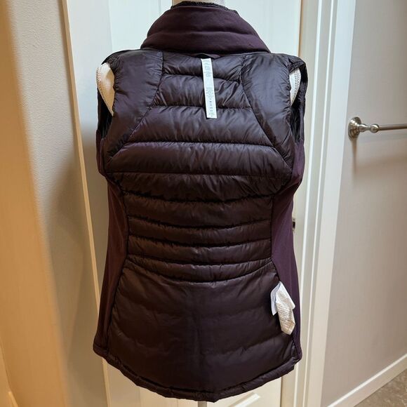 Lululemon Down For A Run Vest II Black Cherry Size 8 EUC - Picture 10 of 17